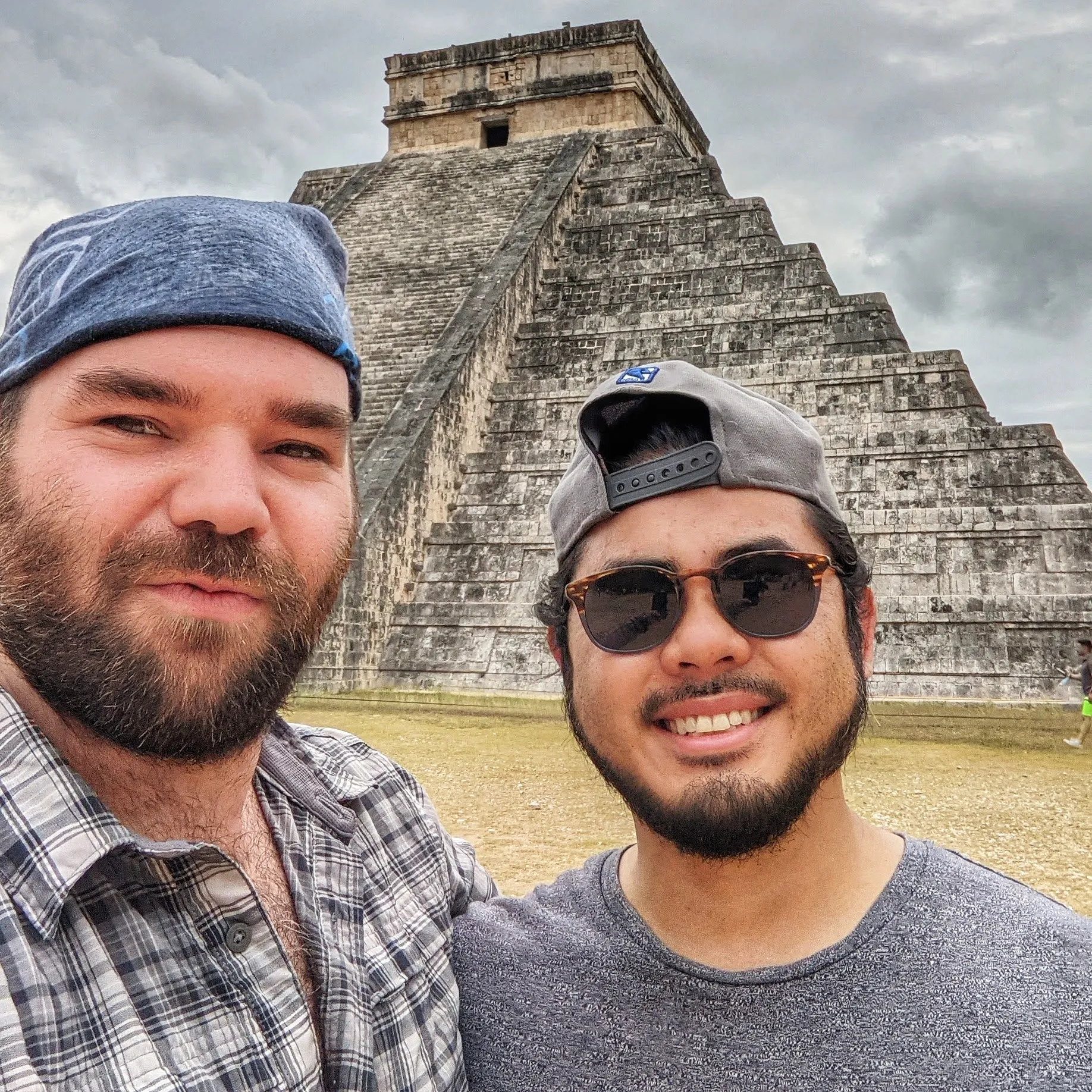 Thomas and Bullo in front of the Mayan temple in Chichen Iza